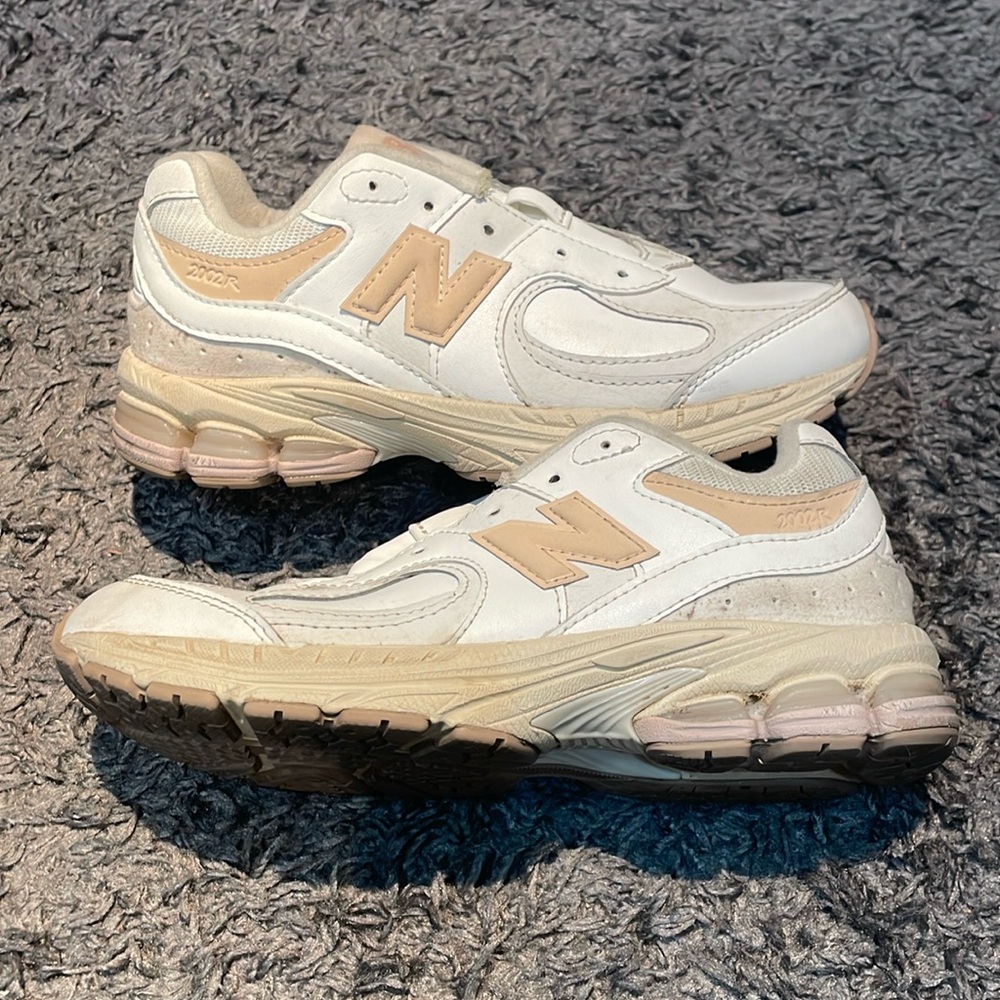 New balance 2002r
